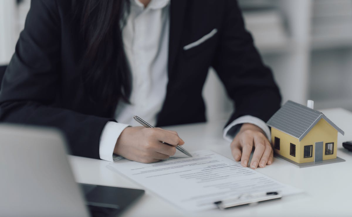 66fdcd33e63fdc7a7245a3f0 Mortgagerefinancingpaperworkwithlowerratemin