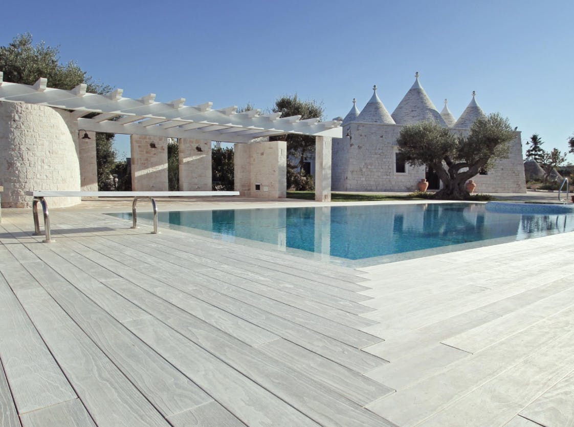 66fdcd67e63fdc644245a428 Accoya20pool20decking