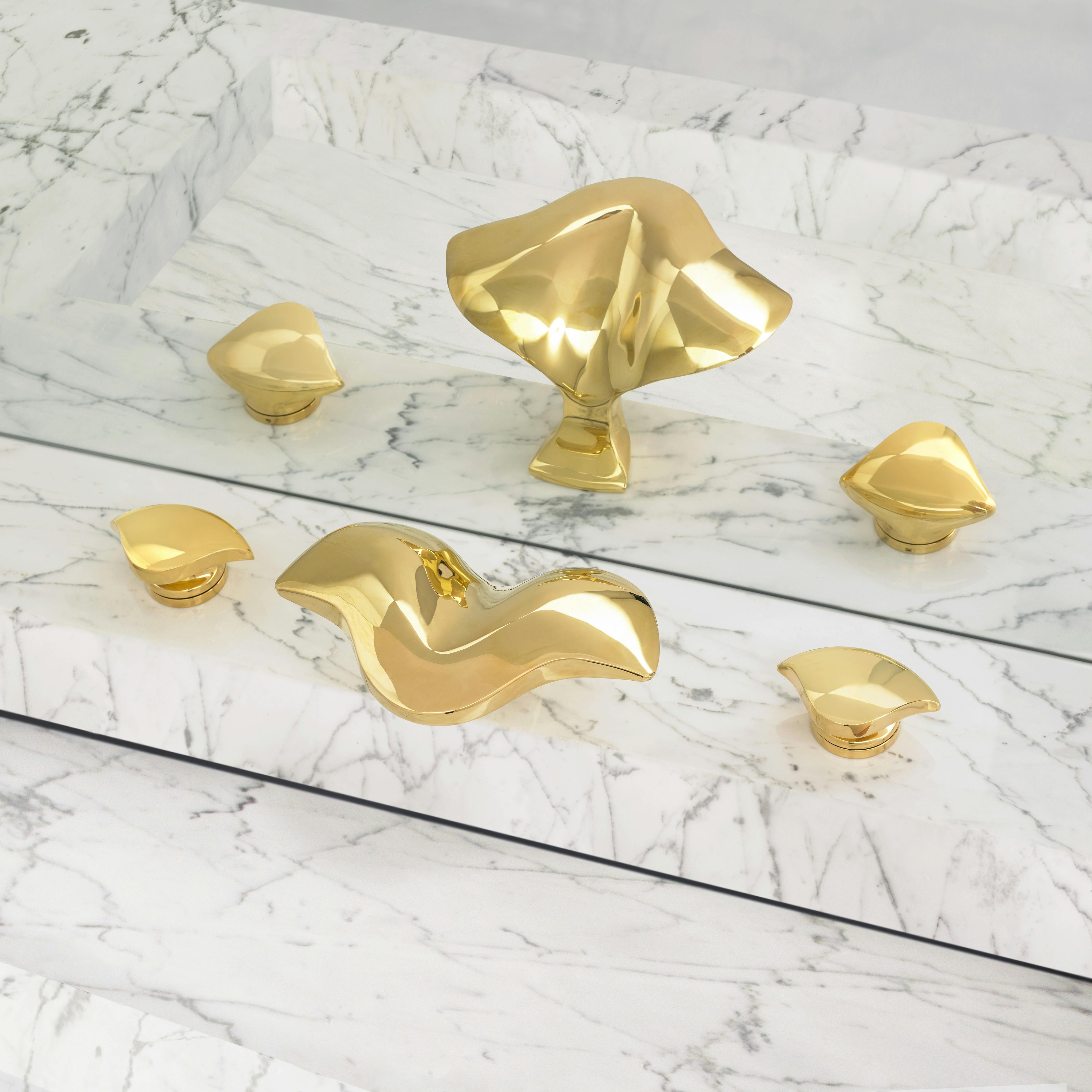 66fdce3adbd68e2ecd4ac686 Aurora20polished20gold20front
