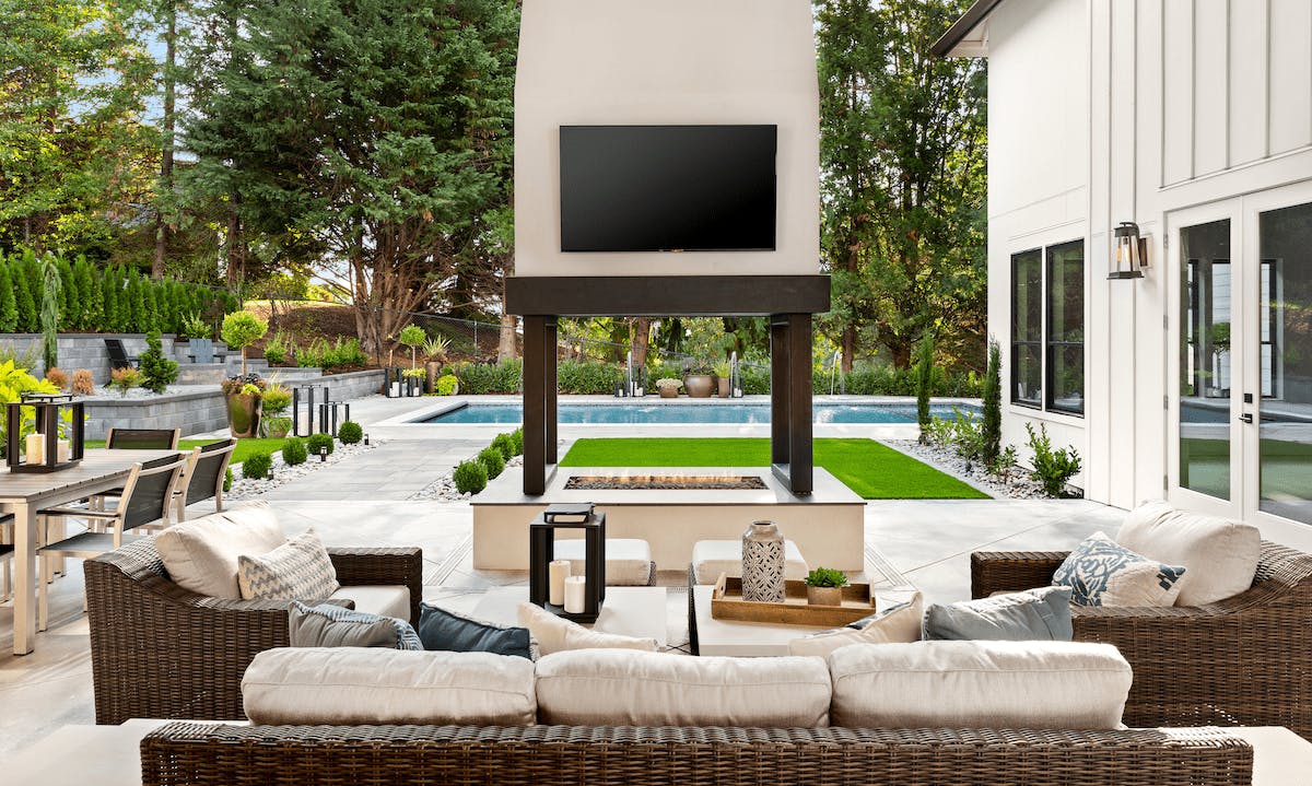 66fdd012a5dba04aed46460f Outdoorlivingcoveredpatiowithtvmin