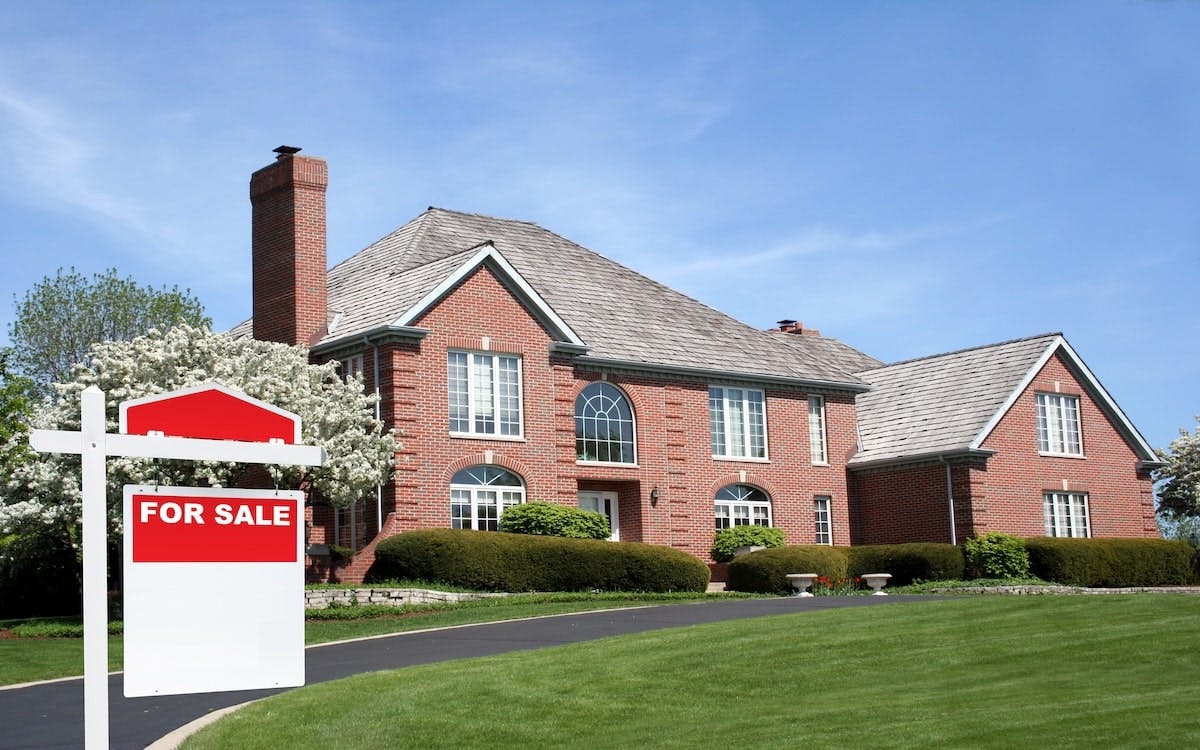 Recent data show the average U.S. home is selling for less than the asking price.