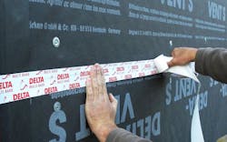 Installer applying DELTA®-MULTI BAND over DELTA®-VENT S Installer applying DELTA®-MULTI BAND over DELTA®-VENT S