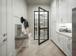 Owners entry with water fountain and snack area Owners entry with water fountain and snack area