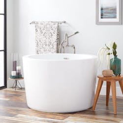 Small soaking bathtub Small soaking bathtub