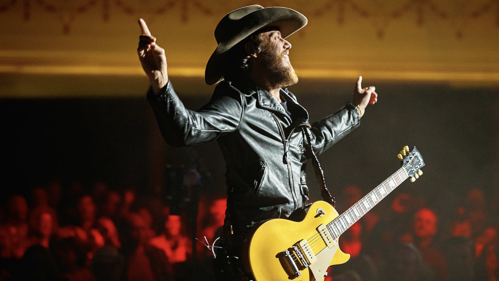 Musician Chris Janson performing.