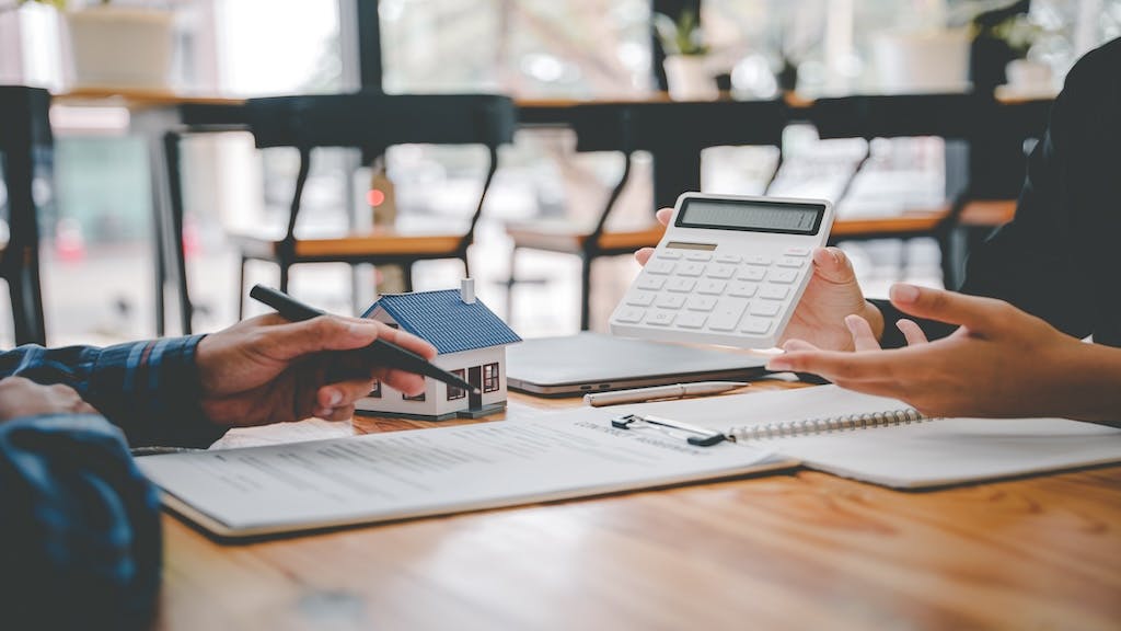 A prospective homebuyer fills out a mortgage loan application