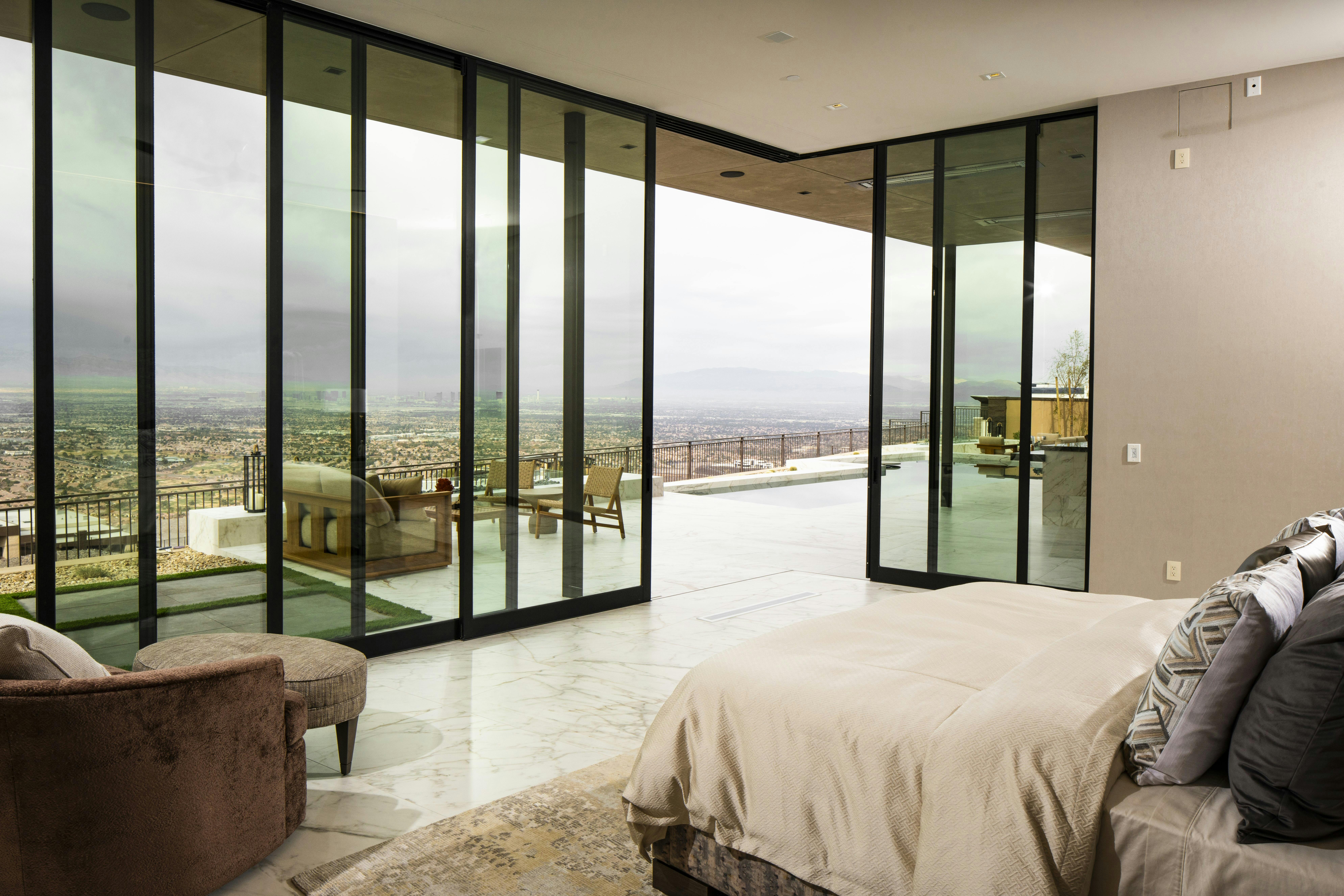 platinum_western_window_systems_telescoping_patio_