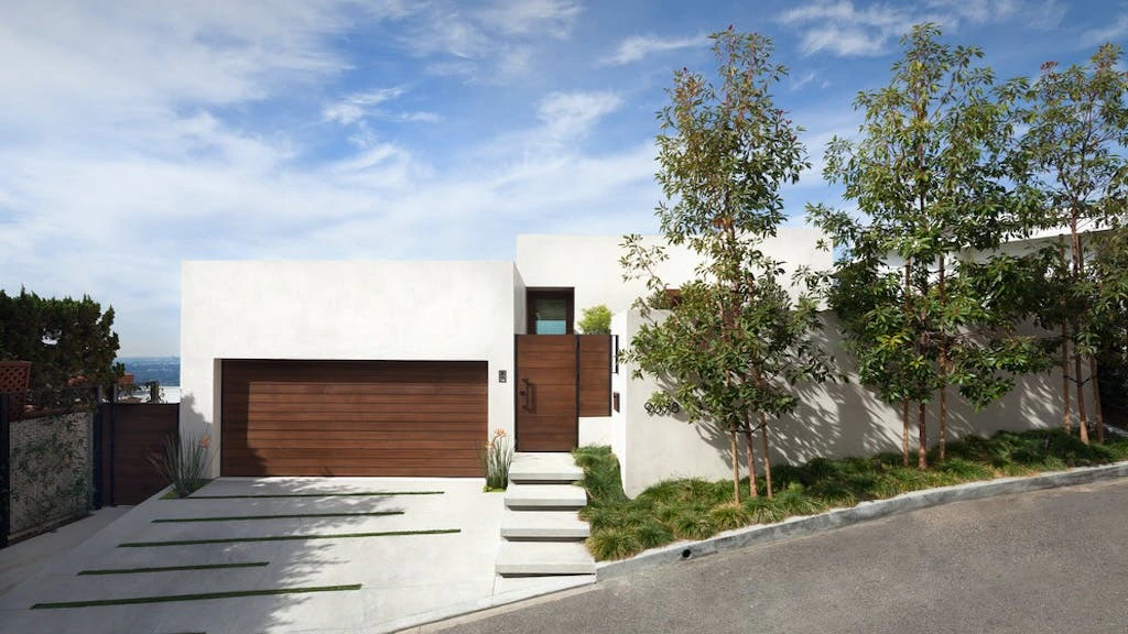 SweisKloss-designed West Hollywood home has features that help it withstand wildfires.