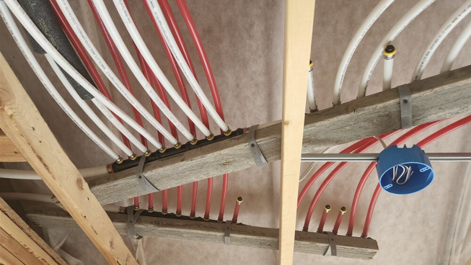 An example of a multiport tee with PEX-B pipe.