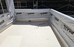 Flat roof with parapet wall flashing Flat roof with parapet wall flashing