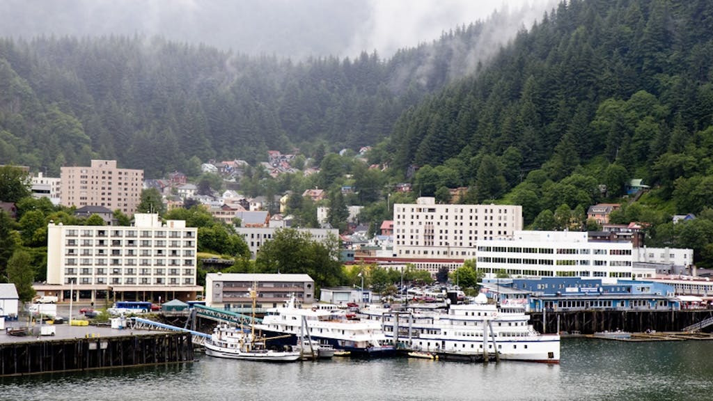 Homes on the water in Alaska