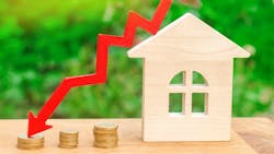 An arrow indicating falling home prices An arrow indicating falling home prices