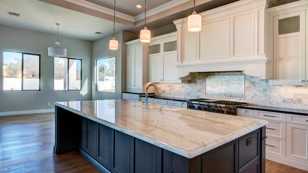 Kitchen with dual-toned kitchen cabinets