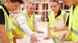 Construction worker trains a group of apprentices