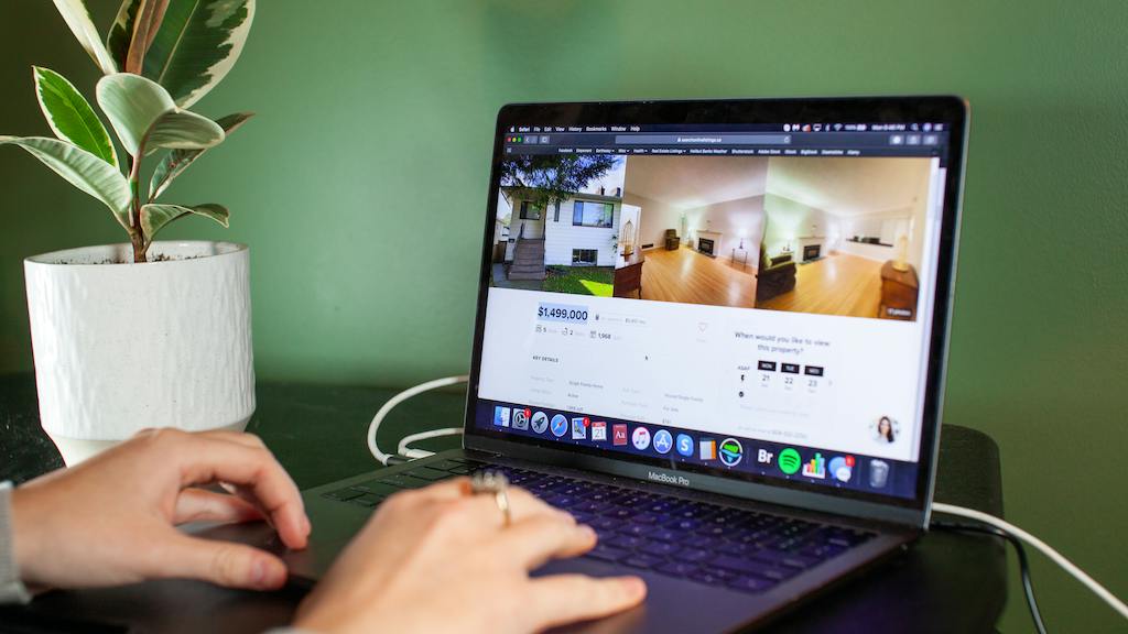 The most common technology used in the home search process is still online websites, but more homebuyers are using AI to assist in their early research.